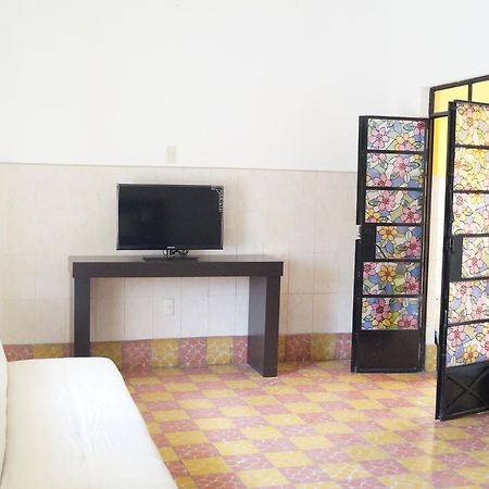 Casa De Los Soles B&B Hostal Tlaquepaque Kültér fotó